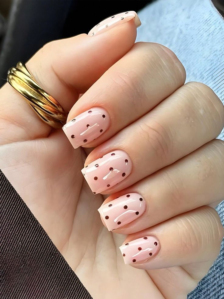 polka-dot-nails