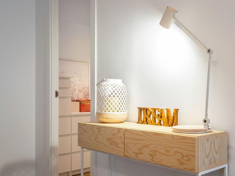 Table-lamp-on-Entryway