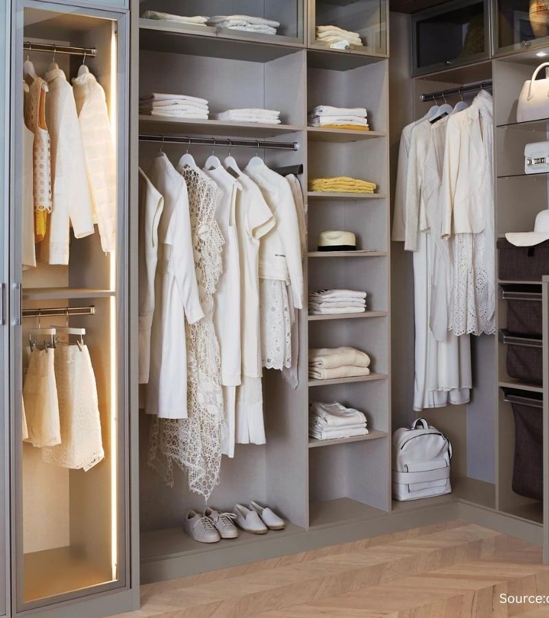 Modern organized closet organization hacks with neatly arranged clothes, matching hangers, shelves, and storage baskets.